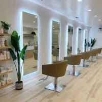 اجاره صندلی و میز وتخت درسالن زیبایی