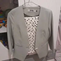 کت و دامن سایز 40 کراوات داره