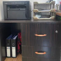 میز مدیریت همراه با سه کشویی کنار و صندلی مدیریت|مبلمان اداری|خمینی‌شهر, |دیوار