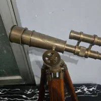 دوربین برنزی قدیمی ۱۹۱۵ با پایه چوبی با دو ارتفاع