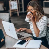 کار در فضای مجازی و سوشال مدیا