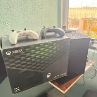 کنسول Xbox Series X با دسته اضافی