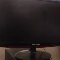 کامپیوتر با میز