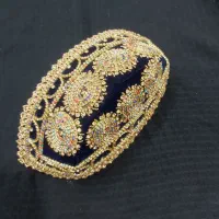 پایه و کلاه|لباس|یاسوج, |دیوار