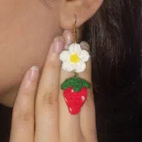 گوشواره توت فرنگی