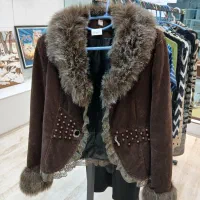 تعدادی لباس زنانه مانتو پاف پیراهن شلوار