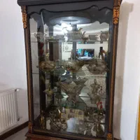 ویترین درحدنو تمیز چهارطبقه جنس چوب