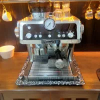 یک دستگاه اسپرسو ساز نیمه صنعتی دلونگی مدل 9335