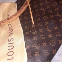 انواع لباس زنانه و کیف های جذاب(توافقی و فوری)