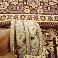 بدلیجات النگو|بدلیجات|تخت سلیمان, |دیوار