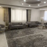 مبل چستر و عسلی پیانویی در حد نو