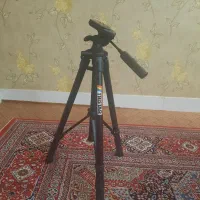 سه پایه دوربین مشکی