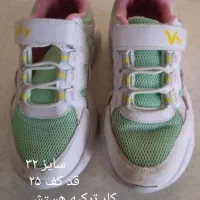 پوتین و کتونی|کفش و لباس بچه|رشت, منظریه|دیوار