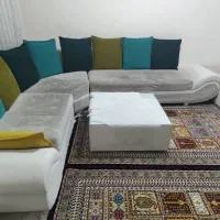 مبل ال سفید وسالم با کوسن های رنگارنگ|مبلمان خانگی و میز عسلی|شیراز, فخرآباد (دروازه کازرون)|دیوار