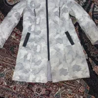 یک عدد پالتو تمیز در حد نو