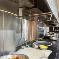 کمک کبابپز وظرفشور و وسط کار یا کارگر ساده