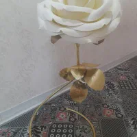 گل آباژور کنار سالن