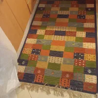 یک تخته فرش ماشینی سالم و تمیز