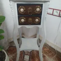 میز چوبی.سالم هست.۲عدد کشو دارد