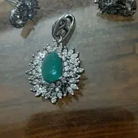 فروش یک حلقه نقره و د‌وعدد نیم ست گردنبند
