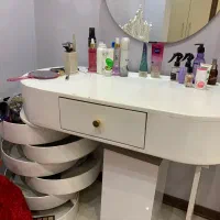 میز آرایش دست دووم