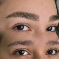 مدل میکروبلیدینگ ابرو و شید لب زیر نظر مربی