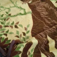 پتو قدیمی پلنگی