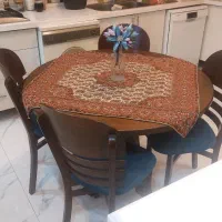 میز ناهارخوری گرد