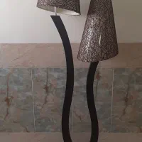 آباژور ایستاده