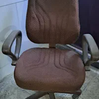 صندلی اداری سالم وبسیار تمیز