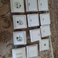 تعدادی کلید و پریز