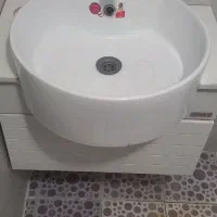 روشویی سرویس بهداشتی