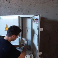 برق کار برقکاری برقکار (الکتریکی آویژه)|خدمات پیشه و مهارت|رشت, معلم|دیوار