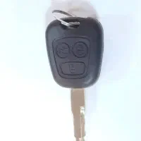 یک دسته کلید گم شده که سوئیچ دنا هم متصله