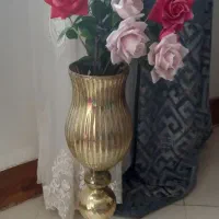 گلدان با گل