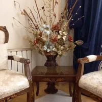 گلدان بزرگ کنار سالنی