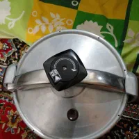 دیگ زودپز تا۱۲ نفر غذا میده