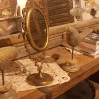 دکوری شیک دو پرنده و اینه آنتیک در یک ست خاص