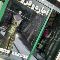 فروشنده ی خانم برای مزون عروس