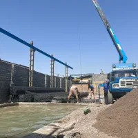 کارگر ساده و جوشکار کارگاه تیرچه بتنی