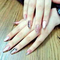 تخفیف کاشت ناخن