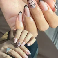 خدمات ناخن و (پاکسازی پوست)