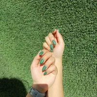 کاشت ناخن با بهترین متریال