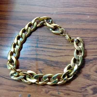 دستبند طلایی رنگ ثابت