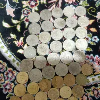 تعدادی سکه قدیمی