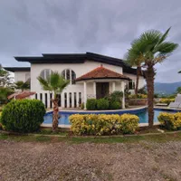 اجاره-عمارت-استخردار-روباز-جنگلی-روی-کوه-vip