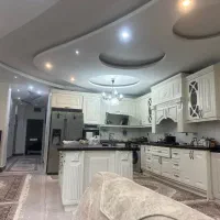 ساختمان سه طبقه تک واحدی با ۱۰۰متر مغازه