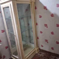 ویترین چوب گردو در حد نو ۳۰۰ تومن