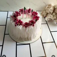 کیک تولد و کافی شاپی