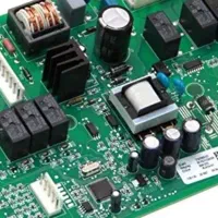 تکنسین مونتاژ بردهای الکترونیک وکارباکامپیوتر خانم